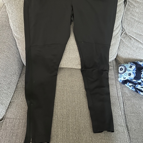 Men’s Under Armor Joggers - Picture 2 of 2